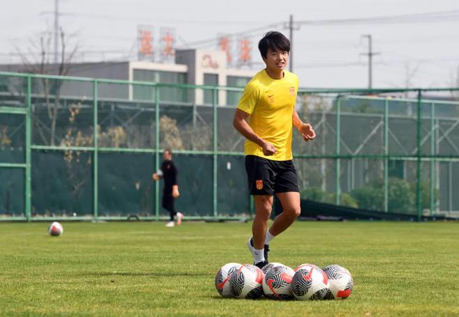 从重庆铜梁龙8号到U22国家队20号，2025年李镇全盼圆梦中超