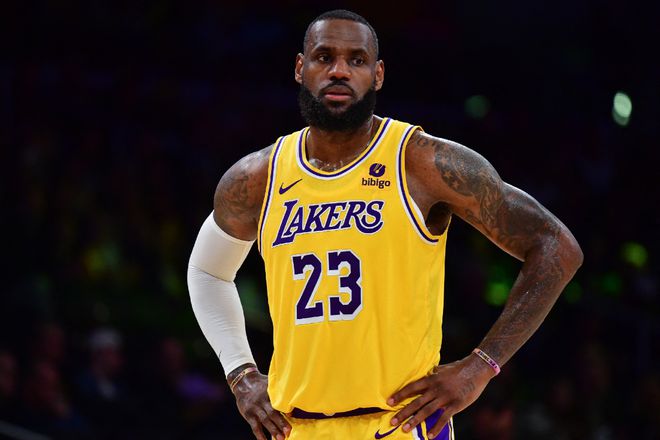 4月26日NBA最佳阵容推测：一阵基本锁定，米切尔詹姆斯竞争激烈